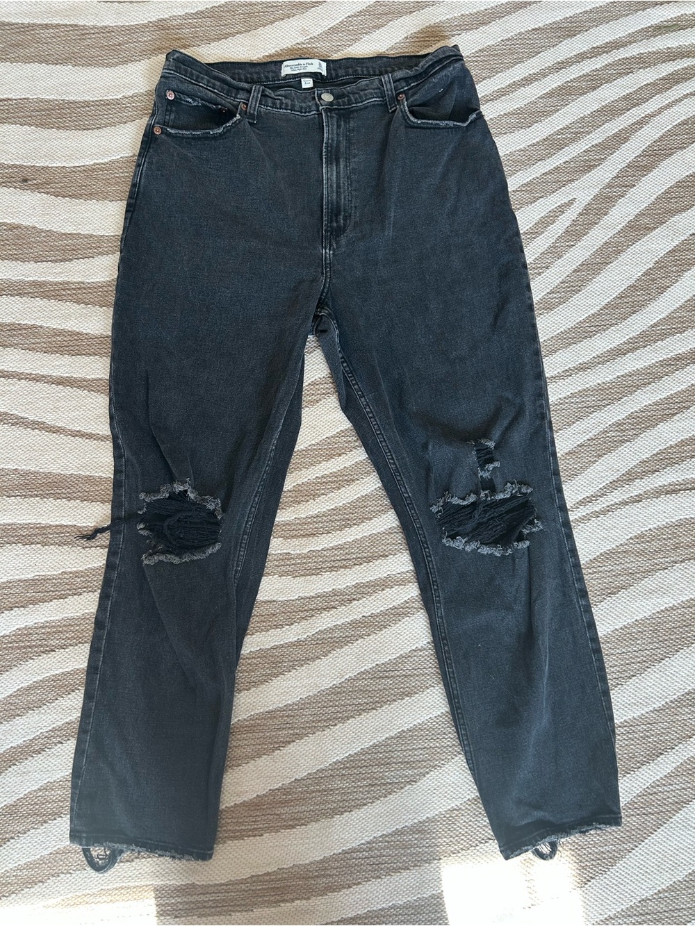 Abercrombie & Fitch Curve Love Ankle Straight Ultra High-Rise Jeans- Black. 14L